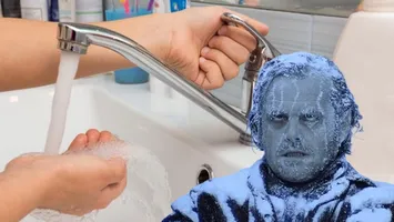 Un bucureștean a făcut plângere penală pentru fals în declarații împotriva conducerii Termoenergetica: apa caldă de la robinet este, de fapt, rece