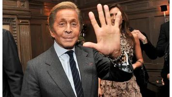 Designerul de modă italian Valentino a murit. Funeraliile au loc vineri, la Roma