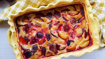 Secretul bunicilor din Ardeal: Cum se face lichiul cu prune, desertul care îți parfumează toată casa