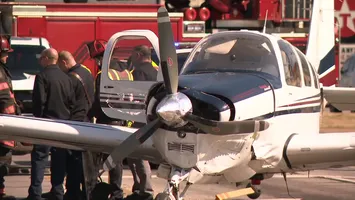 Aterizare forţată, un avion a ajuns în mijlocul maşinilor din cauza unor probleme tehnice VIDEO