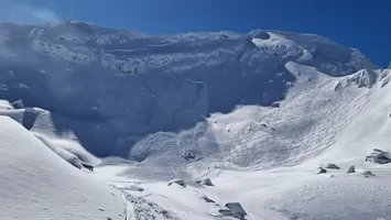 Avalanşă de mari dimensiuni la Bâlea Lac. Riscul de noi avalanşe rămâne la gradul 4 din 5