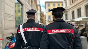 Doi frați români, arestați în Italia. Minorii, suspectați că au jefuit, răpit și bătut un cubanez