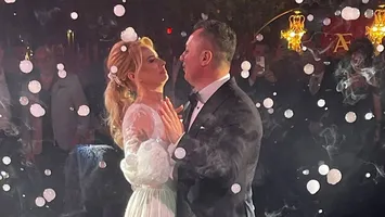 A treia oară este cu noroc. Florentin Petre s-a recăsătorit la 50 de ani: „Este meciul vieții mele. Mi-am găsit jumătatea și sunt cel mai fericit”. Nume grele la nunta dinamovistă