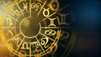 Horoscopul banilor în februarie 2026. Schimbări financiare pentru zodii, între Luna plină și Eclipsa inelară de Soare