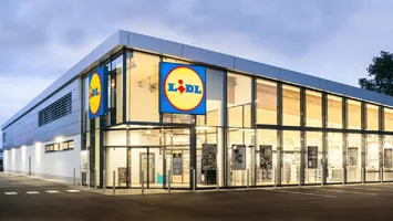 Lidl anunță reduceri importante la alimentele de bază. Cât costă făina, carnea, mezelurile și lactatele