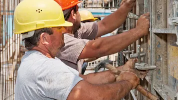 Peste 33.000 de locuri de muncă, disponibile, la acest moment, în România. Mai mult de jumătate dintre acestea se adresează persoanelor fără studii sau cu studii primare