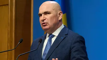 Premierul Ilie Bolojan își ține familia departe de ochii publicului. Totul despre cele două fiice ale sale