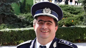 EXCLUSIV CUTIA NEAGRĂ îl demască pe Salvador Caragea, polițistul cu „docotorat” ajuns șef la uzina strategică de armament Sadu pe baza prieteniei cu useristul Miruță. Scandaluri, abuz, șantaj, dosare și condamnări