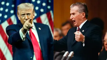 Donald Trump, comparat cu Nicolae Ceaușescu după ce a pus un banner uriaș cu chipul său pe clădirea Departamentului de Justiție al SUA