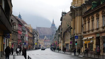 Semaforul care le vine de hac vitezomanilor. Culoare se schimbă pe roșu când șoferii depășesc viteza. În ce oraș este instalat