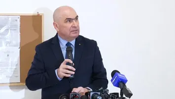 Premierul Ilie Bolojan promovează dezvoltarea locală: „În urma noastră nu rămân declaraţiile politice, nu rămân conflictele, ci școli și spitale modernizate”