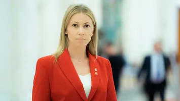 Argumentele singurei deputate care a votat împotriva legii femicidului: „Problema este aplicarea legii existente, nu lipsa reglementării. Nu poţi corecta o deficienţă de aplicare printr-o lege mai neclară”