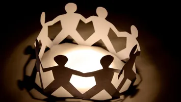 7 TIPURI DE OAMENI despre care tradițiile spun că pot atrage SPIRITE. Mituri, simbolism și explicații psihologice