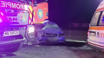 FOTO VIDEO O fetiță de 3 ani și tatăl ei au murit pe loc. Mașina în care se aflau a fost aruncată pe contrasens, direct într-un TIR