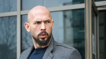 Poliția britanică redeschide ancheta pentru viol și agresiune sexuală în cazul lui Andrew Tate. Anunțul făcut de autorități