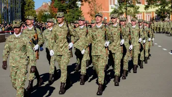 Se fac recrutări în Armată. Unde se vor antrena noii recruți și câți bani vor primi pe lună