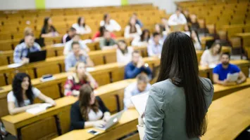 Ministerul Educației anunță burse de peste 900 de lei pentru o categorie de studenți. Aplicațiile pot fi transmise electronic până pe 6 martie