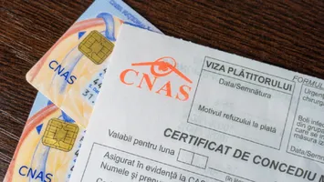 Românii scutiți de neplata primei zile de concediu medical. Amendament adoptat în Senat