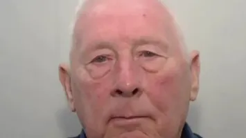 IREAL! Un pensionar de 80 de ani a ajuns la închisoare, după ce a câștigat 2,4 milioane de lire sterline la LOTO. Ce a făcut cu banii