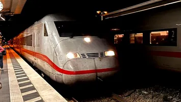 Proaspăt eliberat din pușcărie, un român s-a „recalificat” în controlor de trafic feroviar în Germania. S-a îmbătat criță și a perturbat circulația trenurilor de mare viteză