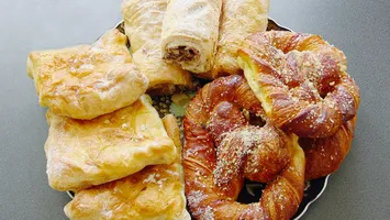 Ce se ascunde în covrigi și merdenele. Rezultatele testelor de laborator dezvăluie o „surpriză” șocantă