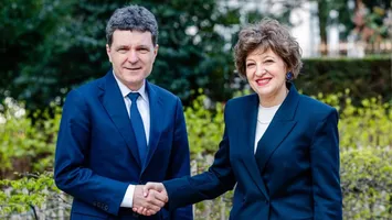 Nicușor Dan, discuții importante cu vicepremierul Oana Gheorghiu la Bruxelles. Cei doi au convenit că „reforma companiilor de stat este indispensabilă și nu mai poate fi amânată”