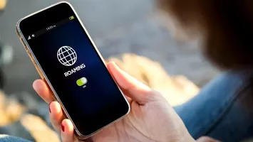 Ce trebuie să facă turiştii români ca să nu mai plătească sume importante pe roaming. Metode simple prin care costurile pentru internet şi apeluri pot fi reduse considerabil