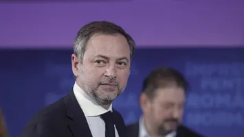 Motreanu (PNL), despre moțiunea contra guvernului Bolojan: ”PSD și-a oficializat colaborarea cu AUR. Dacă alianța PSD-AUR are suficiente voturi pentru a da jos guvernul, atunci este firesc să își asume și responsabilitatea guvernării”