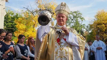 Arhiepiscopul romano-catolic Aurel Percă, în Pastorala de Paști: „Lumina Învierii străluceşte şi ne aminteşte că Dumnezeu nu părăseşte niciodată omenirea”