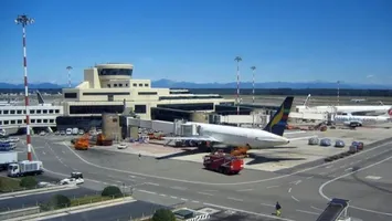 Criză la sol, criză și în aer. Patru aeroporturi vor da combustibil cu porția avioanelor!