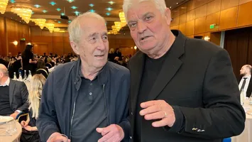 Fotografii de la parastasul lui Mircea Lucescu, publicate de Ioan Andone. Legenda lui Dinamo s-a fotografiat alături de Valentin Ceaușescu, cei doi fiind protagoniștii celui mai șocant episod din fotbalul românesc