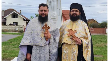 Doi preoți s-au luat la bătaie în timpul slujbei. Credincioșii au sunat la 112, scene șocante în biserică