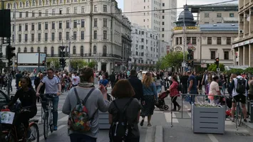 Sondaj IRSOP: 7 din 10 români se așteaptă să trăiască mai prost în următorul an