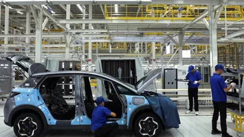 O fabrică auto chineză din Ungaria, acuzată de sclavie. Muncitorii ar lucra până la 14 ore zilnic, şapte zile pe săptămână