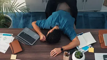 Un angajat și-a dat în judecată compania și a câștigat despăgubiri de peste jumătate de milion de euro pentru 827 de zile de concediu neplătite. Câți ani nu a avut nicio vacanță