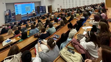 Campania antidrog „Conștient, nu dependent” trage un semnal de alarmă: Vârsta primului consum de droguri scade dramatic, la 13 ani