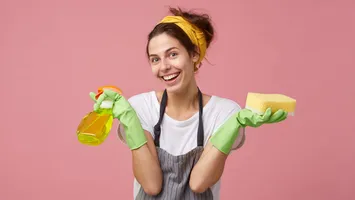 Un anunț de angajare a șocat o țară întreagă! 5.000 de lei pentru a spăla scările de bloc: „Și tinerii abia găsesc cu 3.500 după mulți ani de școală și sute de aplicări și interviuri”