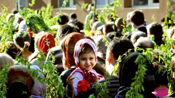 Duminica Floriilor 2026. Tradițiile și obiceiurile de care românii țin cont. Motivul pentru care credincioșii iau de la biserică ramuri de salcie sfințite