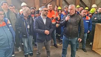 VIDEO Ministerul Muncii acordă un ajutor de 5.000 de lei fiecărui angajat afectat de falimentul Şantierului Naval Mangalia. Ministrul Florin Manole, în mijlocul muncitorilor: „Am spus că protejarea drepturilor salariale ale angajaților este o prioritate şi ne-am ţinut de acest angajament”