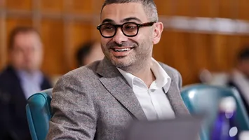 Ajutor de 5.000 de lei. Cine sunt angajaţii care ar putea avea cardurile alimentate DOCUMENT în dezbatere publică