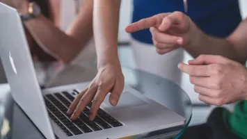 Ucenicia, soluția pentru lipsa de personal: calificare pentru tineri și bani de la stat pentru angajatori