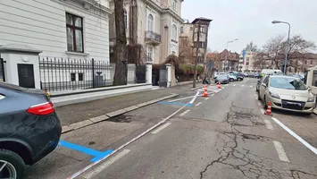 Ședință CGMB: Concedieri la Primăria Capitalei și eliminarea parcării gratuite pentru mașini electrice și hibride, pe ordinea de zi