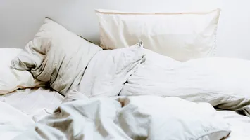 Persoanele care nu își fac patul dimineața sunt mai eficiente la locul de muncă. Ce spun psihologii despre acest obicei