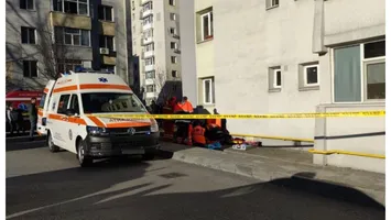 Un copil de 12 ani s-a aruncat de la etajul patru al unui bloc. Motivul cutremurător care l-a determinat să recurgă la acest gest: ”A spart ușa și s-a aruncat”