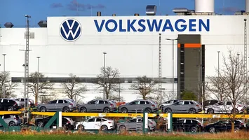 Cutremur pe piața auto! Volkswagen concediază 100.000 de angajați până în 2030