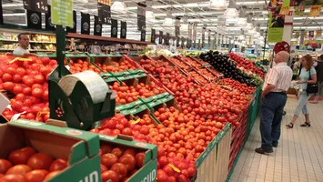 Roșii din Maroc, pe mesele românilor deși țara nu poate exporta în România. Cum ajung la noi