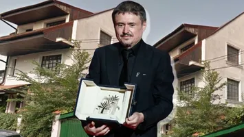 FOTO Cum arată casa lui Cristian Mungiu? Regizorul premiat la Cannes are o vilă spectaculoasă în București