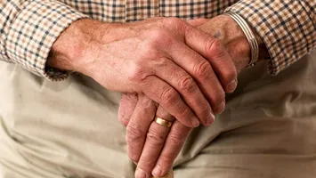Înșelătoria care îi lasă fără bani pe pensionari. Avertismentul făcut de Casa de Pensii