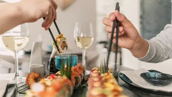 Taxă pe vomă pentru clienții lacomi la un restaurant din Spania: „Comandă non-stop și mănâncă până nu mai pot”