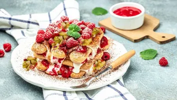 Tiramisu cu fistic și zmeură. Rețeta este foarte simplă, ai nevoie de doar câteva ingrediente